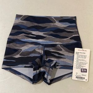 COPY - Boogie Short Roll Down lululemon Sz. 4 MCCM (Blue Camo)